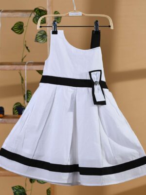 White and black strape dress